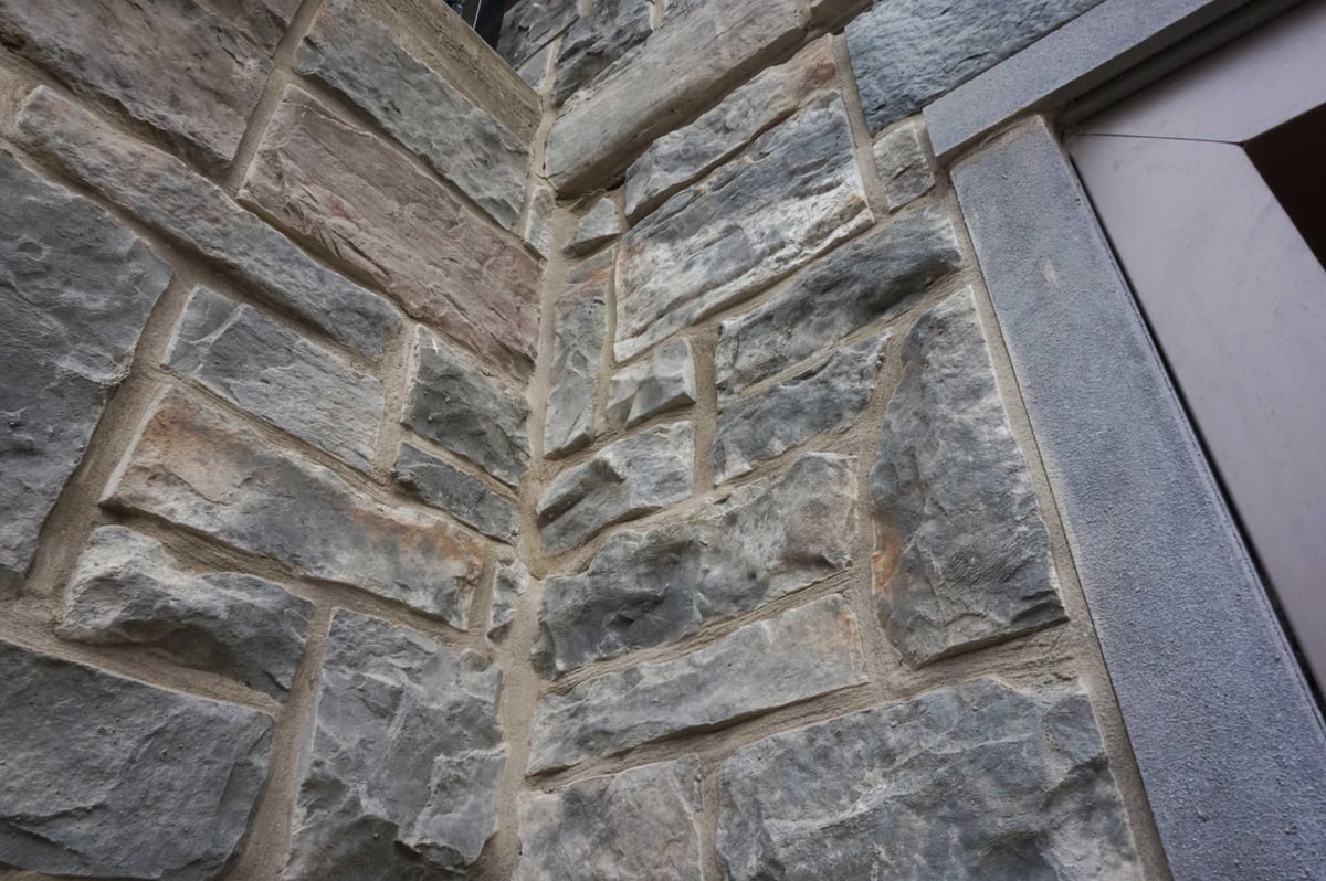 9 - Conestoga Cobblestone Lambris 1